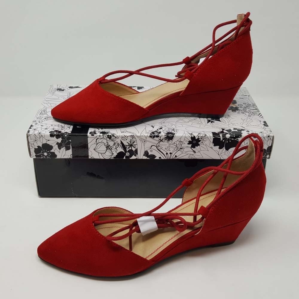 CL by Chinese Laundry Women's Trissa Ghillie Wedge